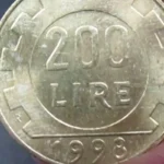 500 Lire bimetalliche in primo piano, simbolo di collezionismo e valore numismatico.
