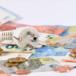 Immagine che illustra le nuove soglie ISEE per il Bonus Bollette 2026 e sconti automatici fino a 240€.