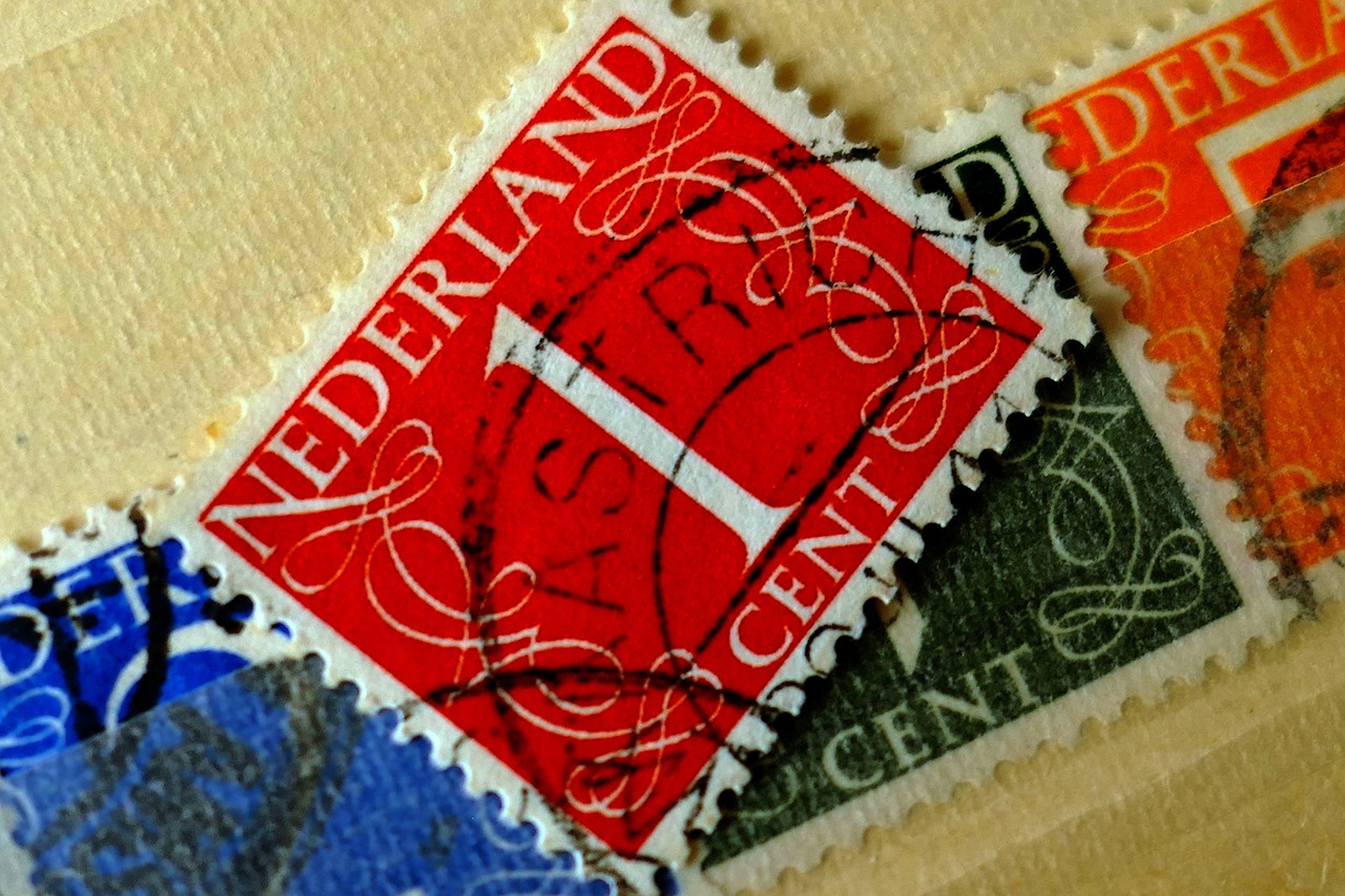 Immagine di un buono postale con grafico degli interessi e titolo dell'articolo su convenienza.