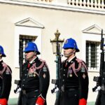 Maresciallo dei carabinieri in uniforme, simbolo delle forze armate italiane.
