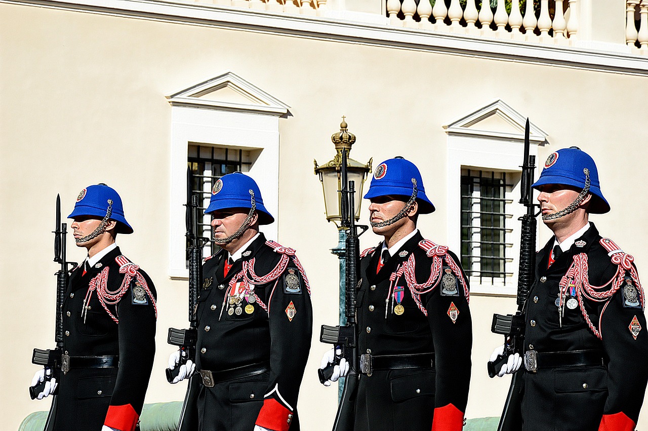 Maresciallo dei carabinieri in uniforme, simbolo delle forze armate italiane.