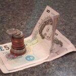 Immagine che illustra i cambiamenti previdenziali per chi ha meno di 65 anni a febbraio.