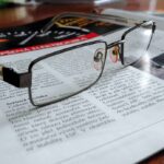 Pensionato over 67 con occhiali da vista, simbolo della detrazione fiscale sulle spese.