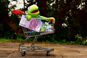 Pensionato riceve carta acquisti con bonus spesa di 500€, data di accredito in evidenza.