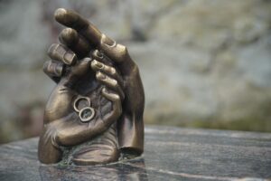 Successione ereditaria: cosa spetta al coniuge superstite se non c'è testamento